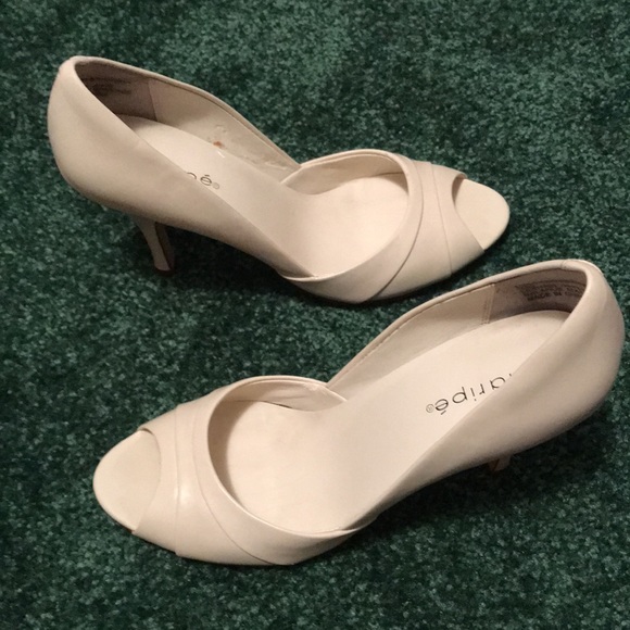 Beautiful Bone Pumps - Picture 8 of 8
